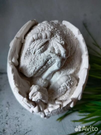 Яйцо дракона, можно раскрасить детям красками