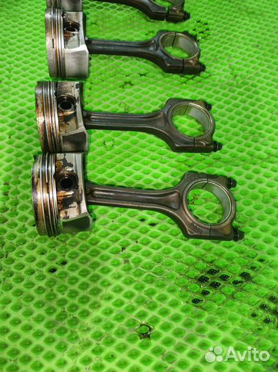 Поршень Шатун EP6 1.6 Peugeot 308