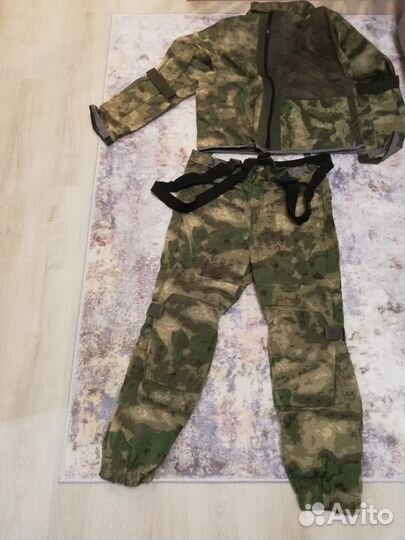 Защитный костюм с кевларовыми вставками