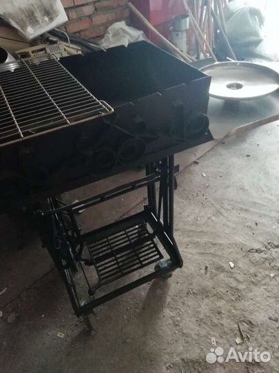 Мангал на колёсиках с тормозами