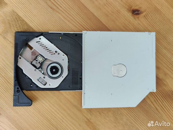 Дисковод DVD RW DL Hitachi-LG GUA0N