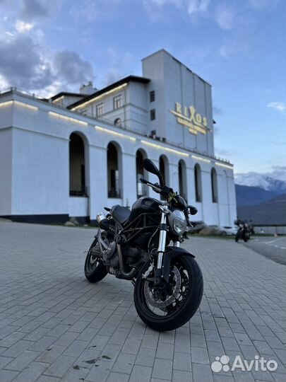 Ducati m696 monster