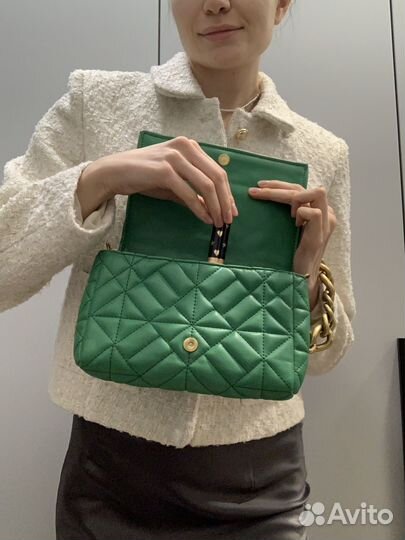 Сумка zara зеленая с цепью