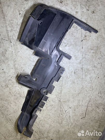 Воздухозаборник Audi A5 8T 8T 8T0121283G