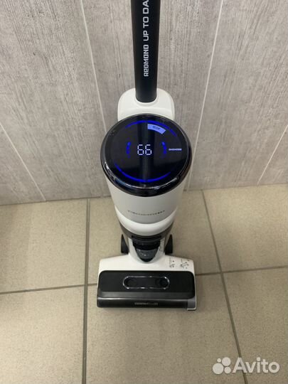 Продаю вертикальный пылесос Redmond VH1312