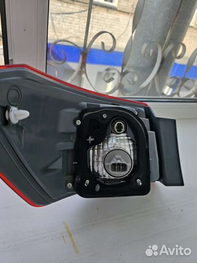 Фонарь задний угловой правый