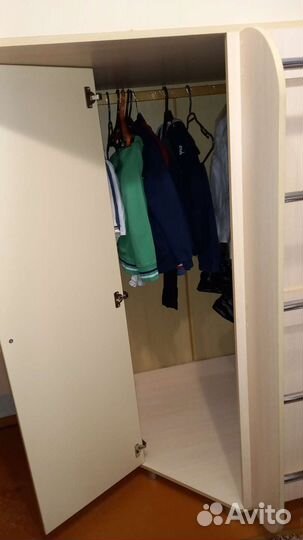 Кровать со встроенным шифанером и столом