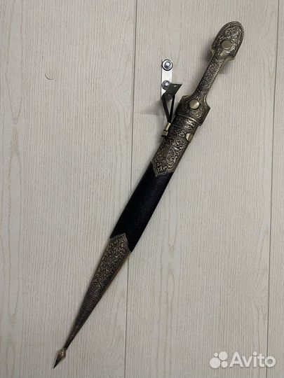 Кавказский кинжал