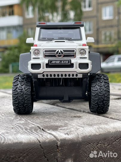Машинка Mercedes-Benz G63 AMG 6x6 металл
