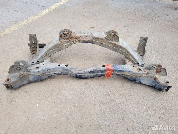 Подрамник задний на Mitsubishi Outlander 1