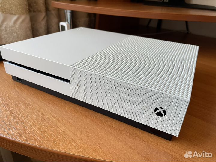 Xbox one s 1tb с играми