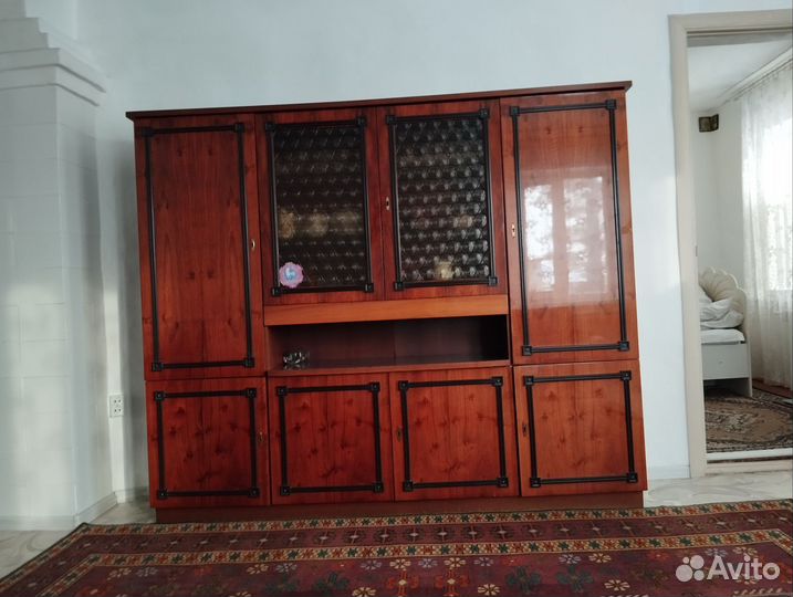 Шкаф с двумя тумбами