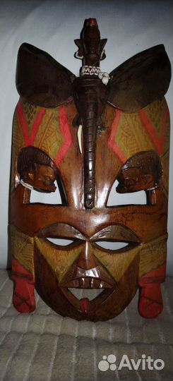 Маска из дерева