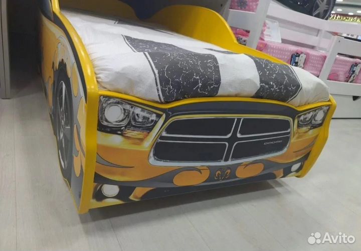 Детская кровать машина