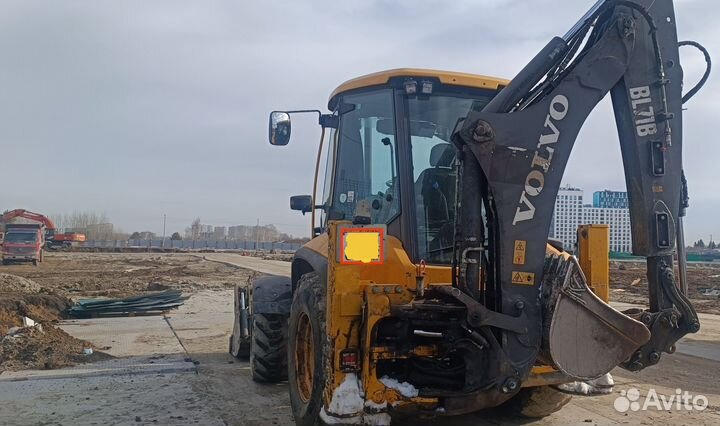 Экскаватор-погрузчик Volvo BL71B, 2013