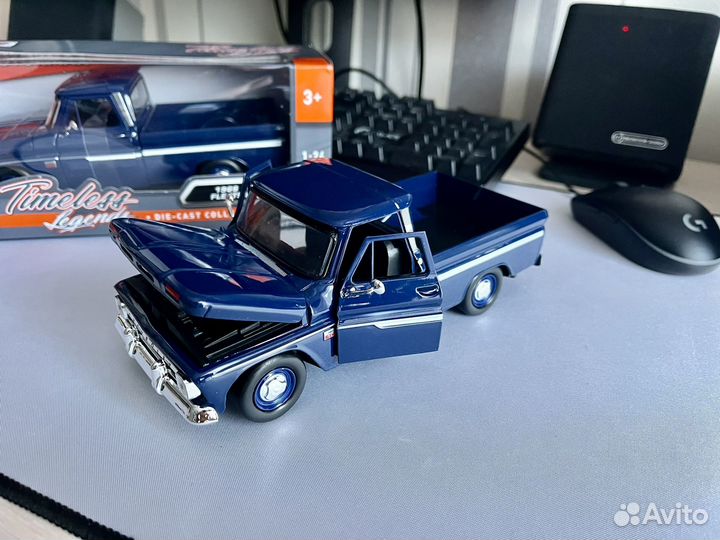 Chevy c10 fleetside 1966 pickup 1:24