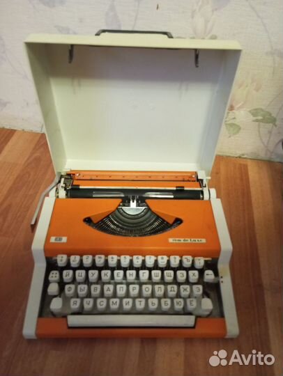 Пишущая машинка ретро