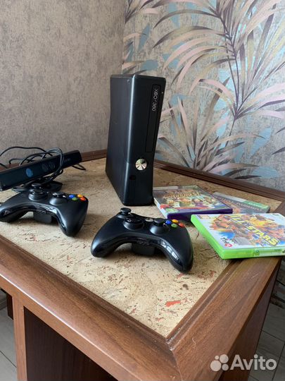 Xbox 360 + 2 Геймпада, Kinect и 3 диска