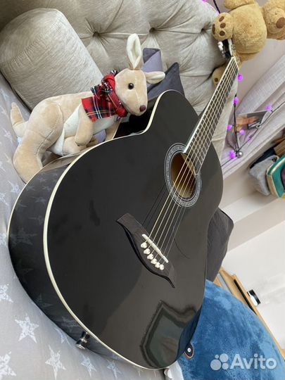 Акустическая гитара с чехлом