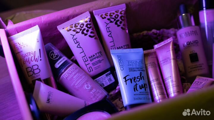 Набор тональных средств (крема, основы, хайлайтер)