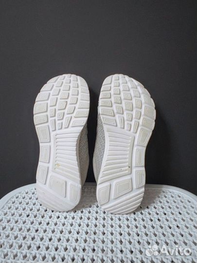 Кроссовки легкие