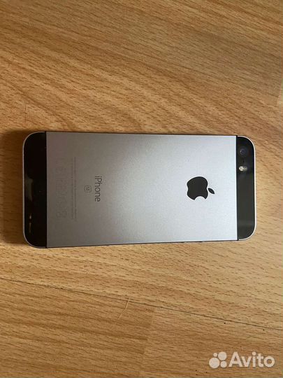 Телефон iPhone se 2016 32gb