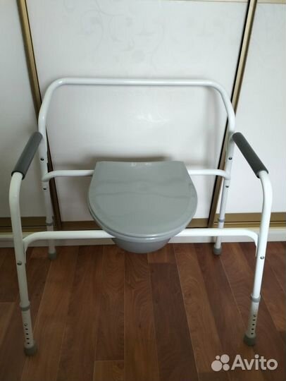 Санитарный стул-туалет