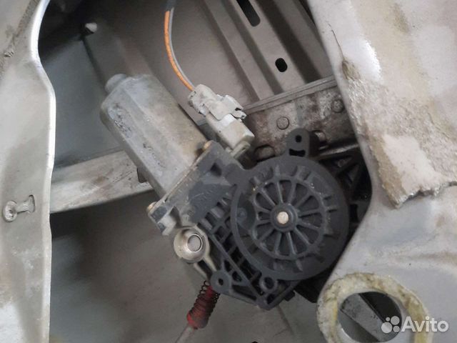 Стеклоподъемник передний правый Peugeot 206