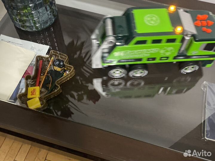 Детский автомобиль на батарейках