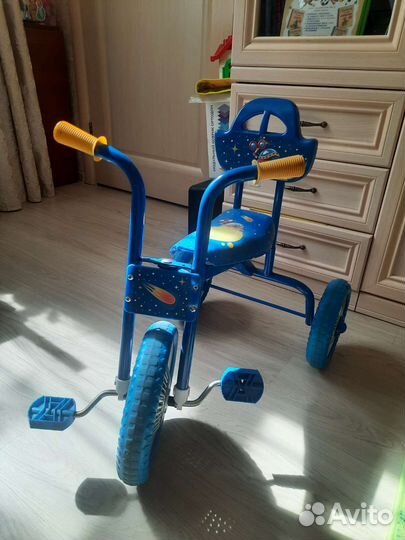 Трехколесный велосипед