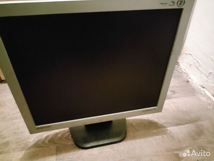 Монитор Samsung SyncMaster 710V