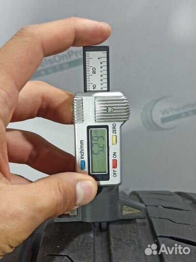 Royal Black Royal Performance 245/35 R20 95W