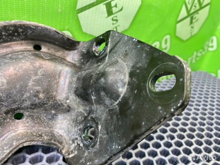 Ролик раздвижной двери задний левый Mazda Mpv LW5W