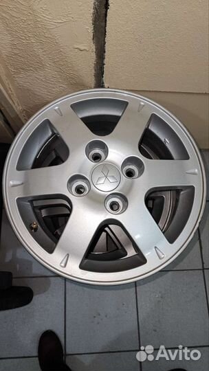 Литой диск R15 MN101469