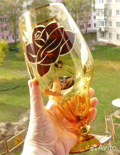 Ваза кубок красная роза Чехословакия винтаж