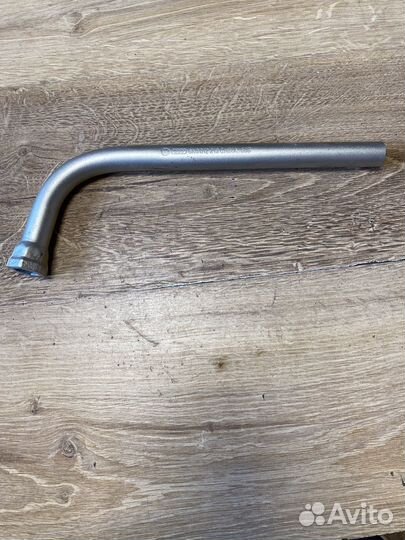 Audi a4 b8 балонный ключ