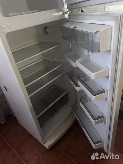 Холодильник двухкамерный бу