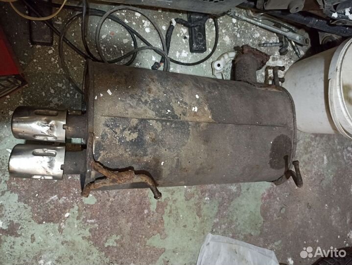Глушитель на Митсубиси аутлендер XL под ремонт