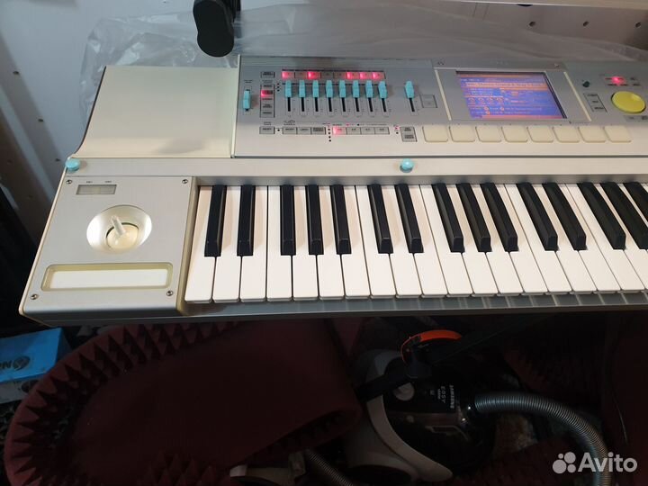 Korg M3 синтезатор, рабочая станция 61 клавишный