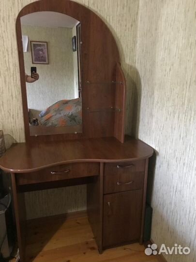 Туалетный столик с зеркалом бу