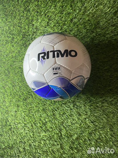 Футбольные мячи