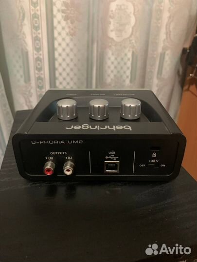 Внешняя звуковая карта behringer um2