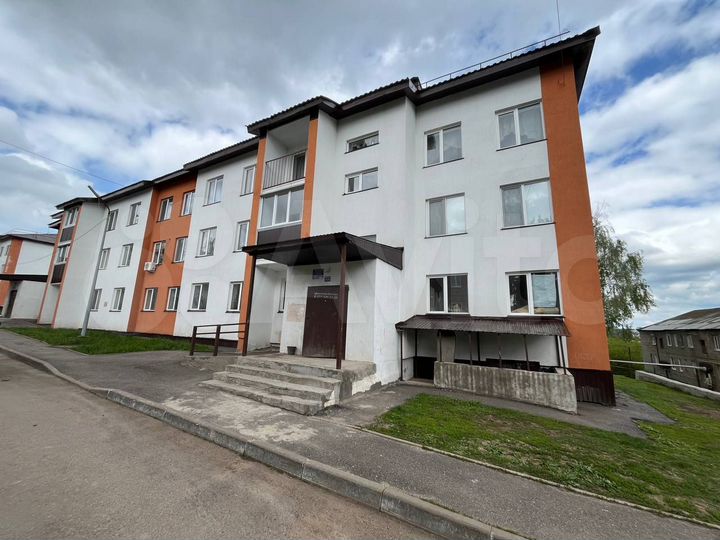 2-к. квартира, 53 м², 1/3 эт.