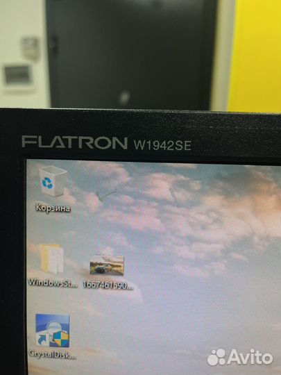Монитор LG Flatron W1942SE Черный на ножке