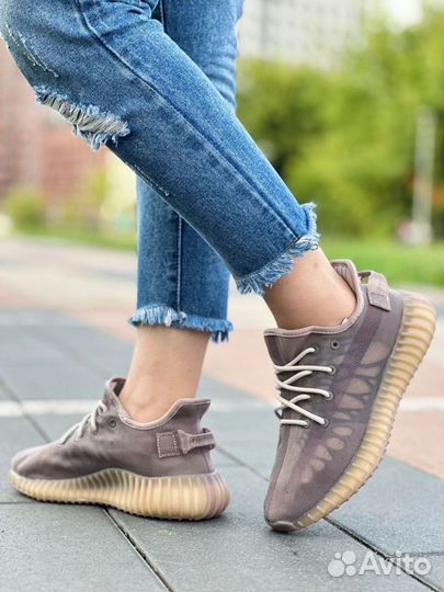 Женские кроссовки Adidas Yeezy Boost 350