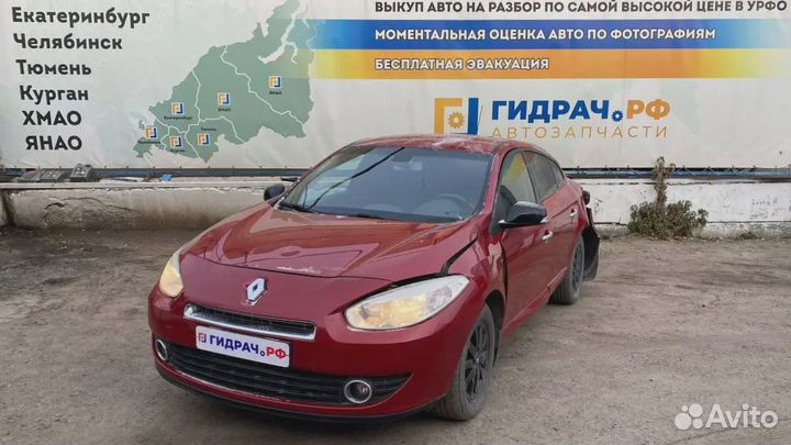 Болт крепления запасного колеса Renault Fluence