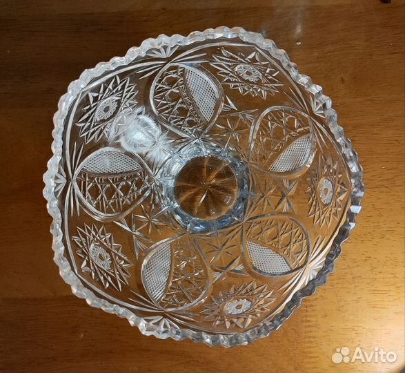 Цена за все хрусталь, 3 салатника, вазы и 4 рюмки