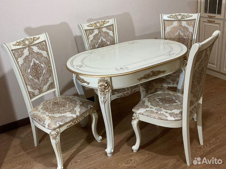 Столы и стулья———