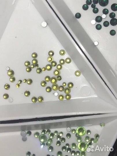 Стразы, заклепки, ленты для дизайна ногтей