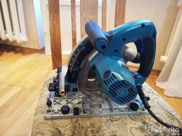 Погружная пила Makita SP6000 + направляющая шина